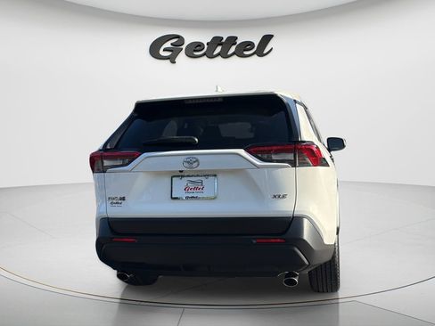 Used 2019 Toyota RAV4 XLE Premium FWD image 6