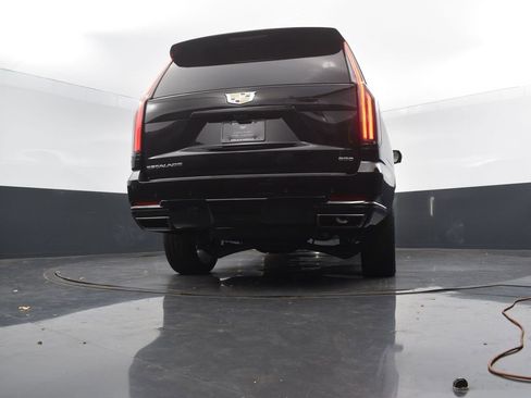 Certified 2025 Cadillac Escalade ESV Sport w/ Touring Package image 56