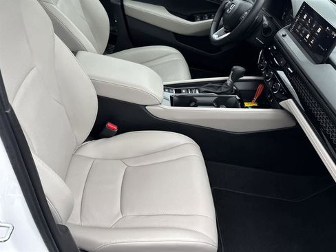 Used 2025 Honda Accord Touring image 18