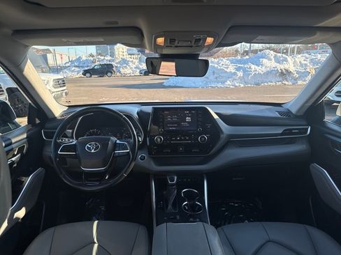 Used 2021 Toyota Highlander XLE image 13