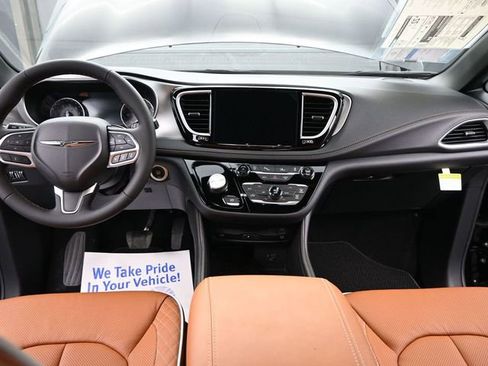 New 2026 Chrysler Pacifica Pinnacle image 29