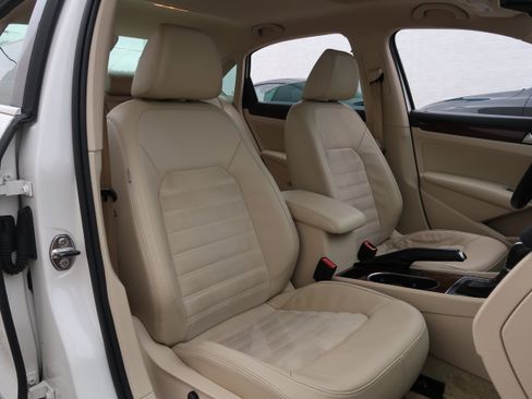 Used 2013 Volkswagen Passat TDI SEL Premium image 13