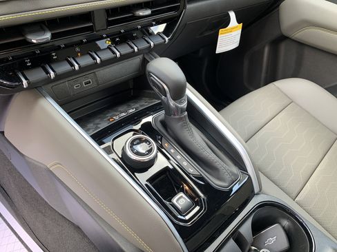 New 2026 Chevrolet Colorado ZR2 w/ Technology Package AWD/4WD image 18