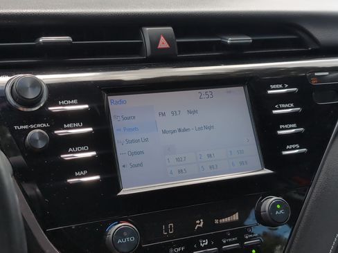 Used 2019 Toyota Camry SE FWD image 23