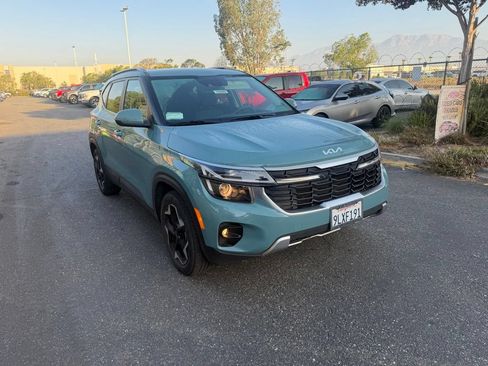 Used 2024 Kia Seltos EX FWD image 2
