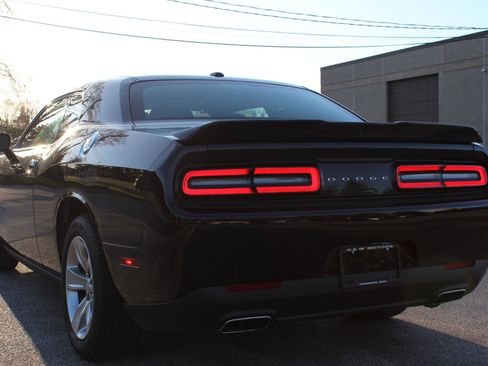 Used 2021 Dodge Challenger SXT RWD image 9