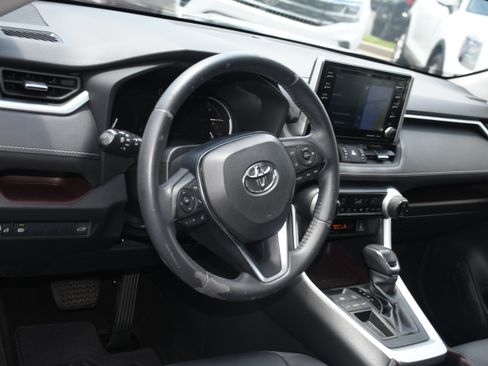 Used 2019 Toyota RAV4 Limited FWD image 9