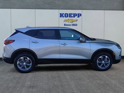 Used 2025 Chevrolet Blazer LT FWD image 6