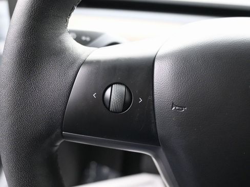 Used 2022 Tesla Model Y Long Range image 23