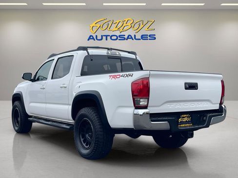 Used 2017 Toyota Tacoma TRD Sport image 6