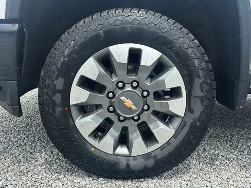 Used 2022 Chevrolet Silverado 2500 Custom w/ Custom Value Package AWD/4WD image 16