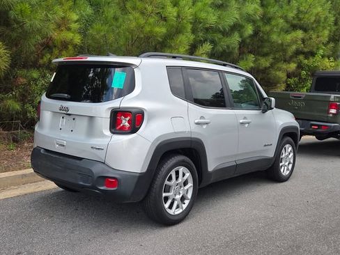 Used 2020 Jeep Renegade Latitude FWD image 4