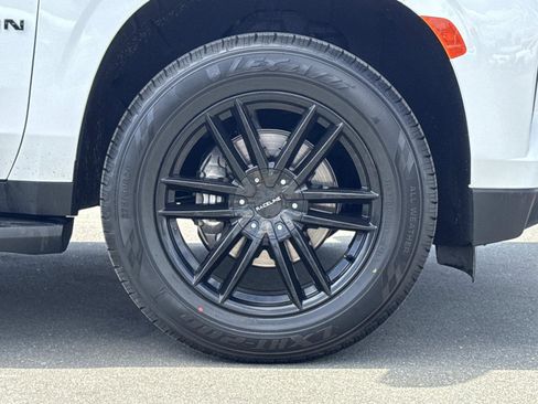 Used 2022 Chevrolet Suburban RST w/ Luxury Package image 32