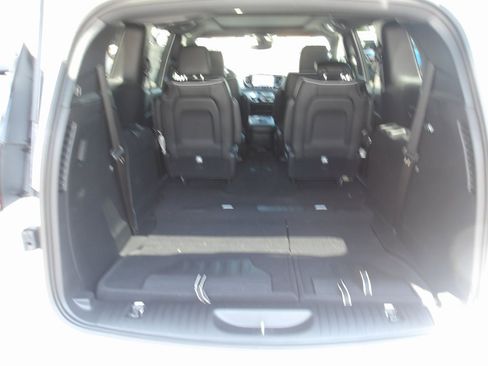 New 2025 Chrysler Pacifica Limited image 8