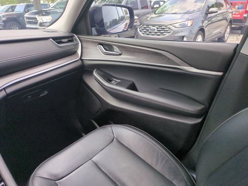 Used 2023 Jeep Grand Cherokee Limited w/ Black Appearance Package RWD image 19