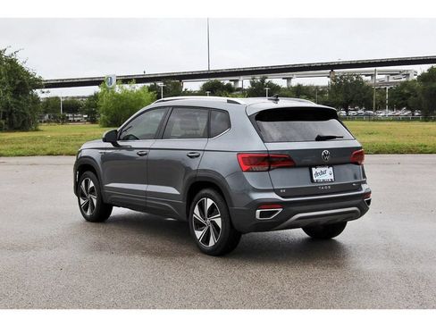 Used 2024 Volkswagen Taos SE w/ Panoramic Sunroof Package AWD/4WD image 5