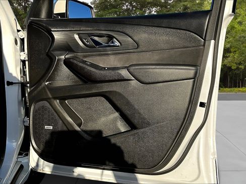 Used 2023 Chevrolet Traverse High Country image 32