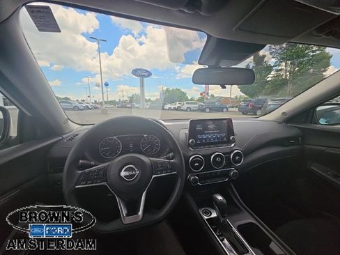 Used 2025 Nissan Sentra SV FWD image 2