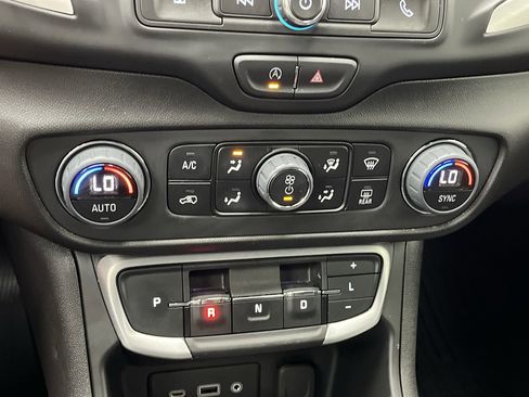 Certified 2024 GMC Terrain SLE w/ Driver Convenience Package image 21