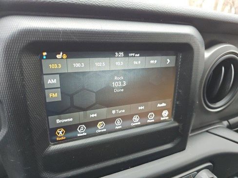 Used 2022 Jeep Gladiator Willys image 24