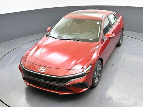 Certified 2025 Hyundai Elantra SEL FWD image 42
