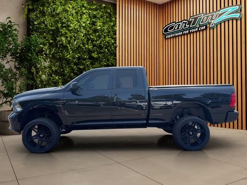 Used 2017 RAM 1500 Express w/ Black Ram 1500 Express Group AWD/4WD image 27