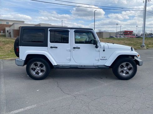 Used 2016 Jeep Wrangler Unlimited Sahara w/ Connectivity Group image 9