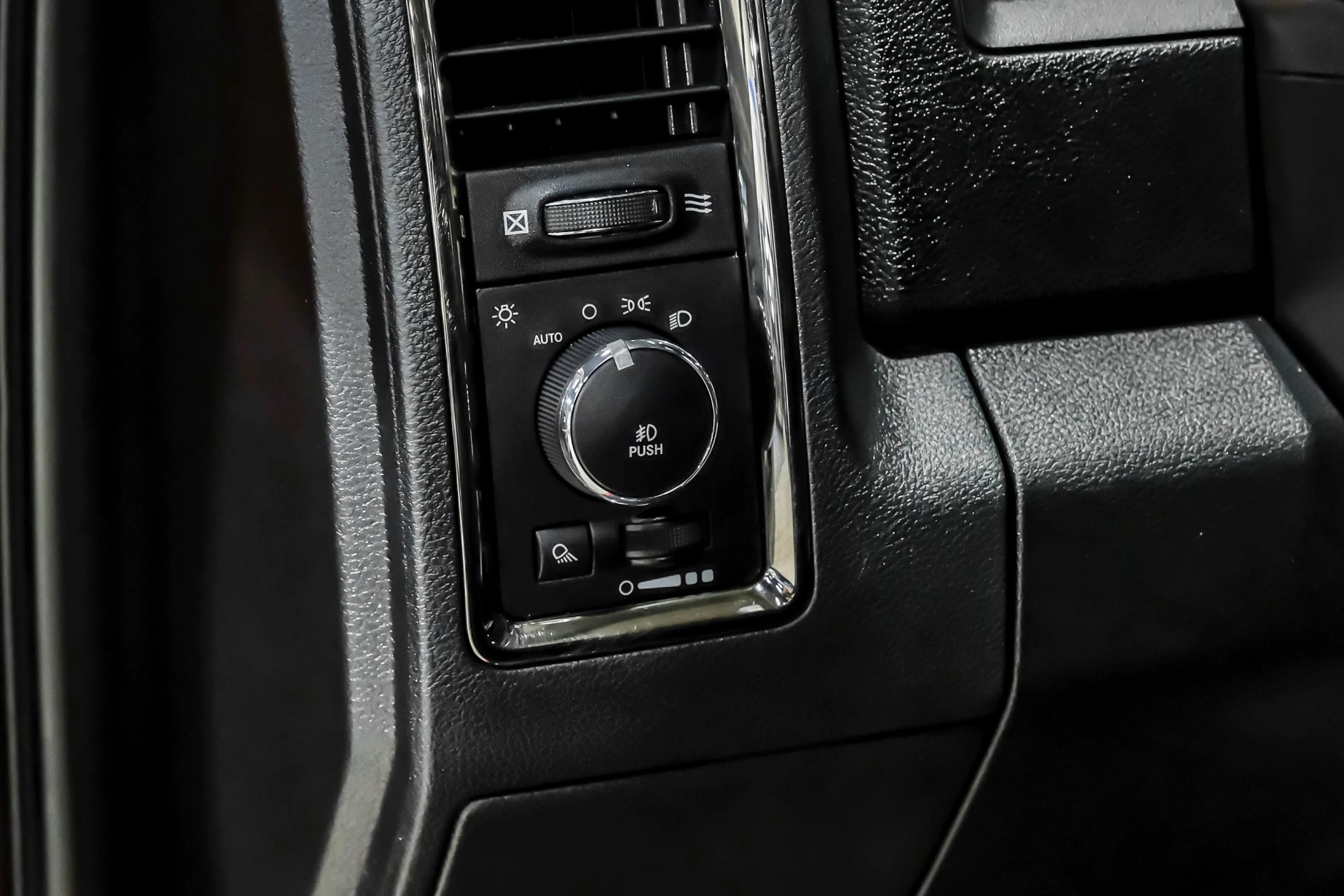 Used 2013 RAM 1500 Sport w/ Sport Premium Group AWD/4WD image 36