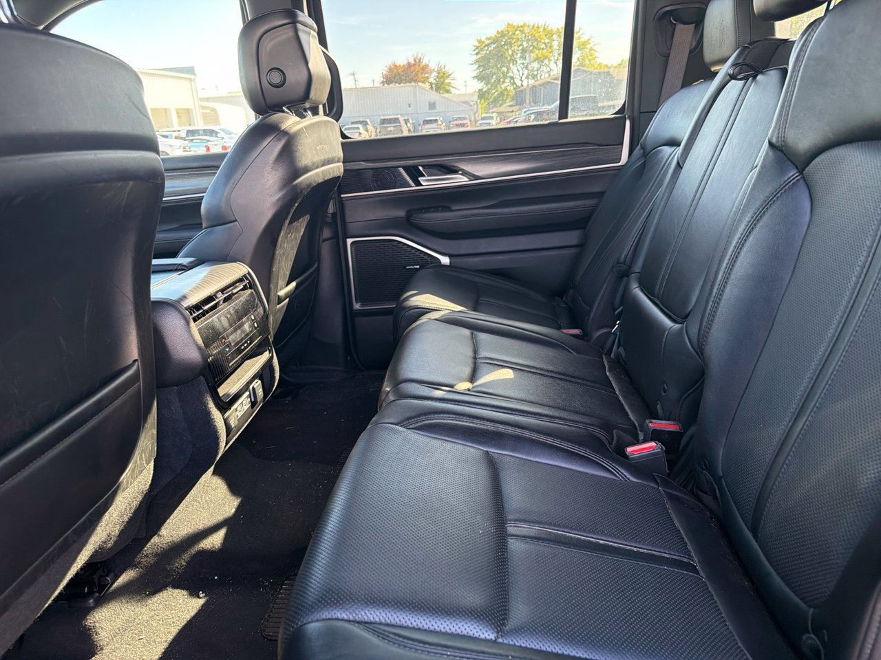 Used 2024 Jeep Wagoneer Series II AWD/4WD image 15