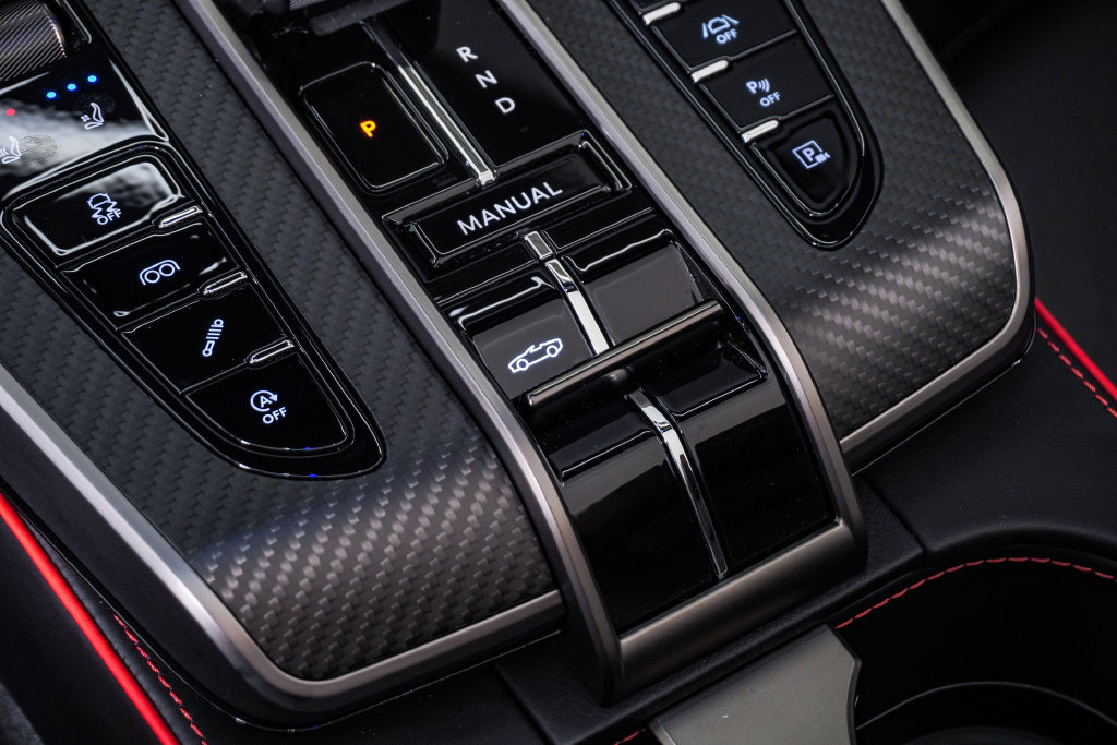 Used 2026 Aston Martin Vanquish Convertible RWD image 34