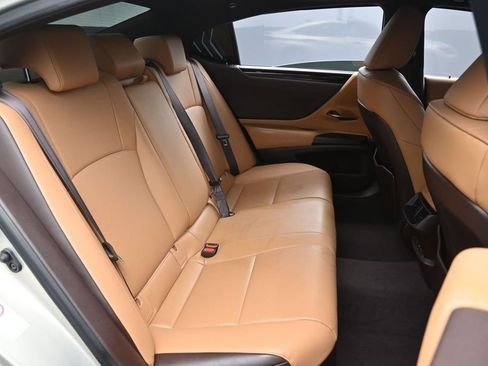 Used 2019 Lexus ES 300h w/ Premium Package FWD image 27