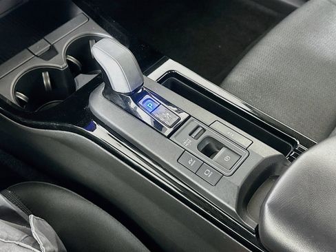 Used 2025 Toyota Prius LE FWD image 25