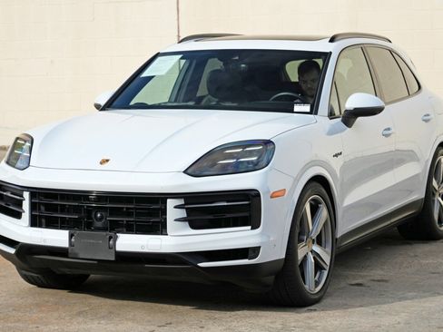 Used 2024 Porsche Cayenne AWD/4WD image 50