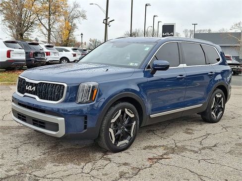 Certified 2023 Kia Telluride EX image 3