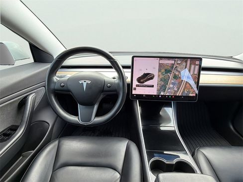 Used 2019 Tesla Model 3 Standard Range Plus image 11