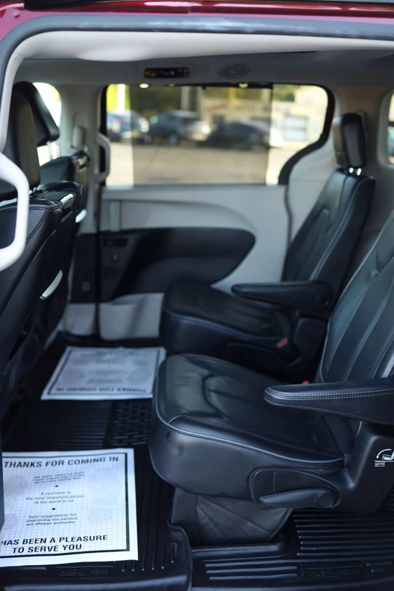 Used 2019 Chrysler Pacifica Limited FWD image 39