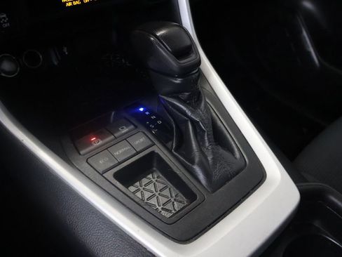 Used 2021 Toyota RAV4 LE FWD image 24