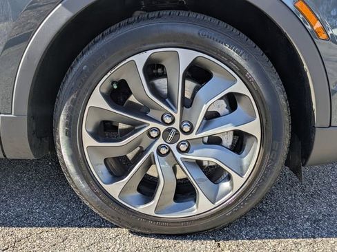 Certified 2022 Lincoln Nautilus Reserve image 11