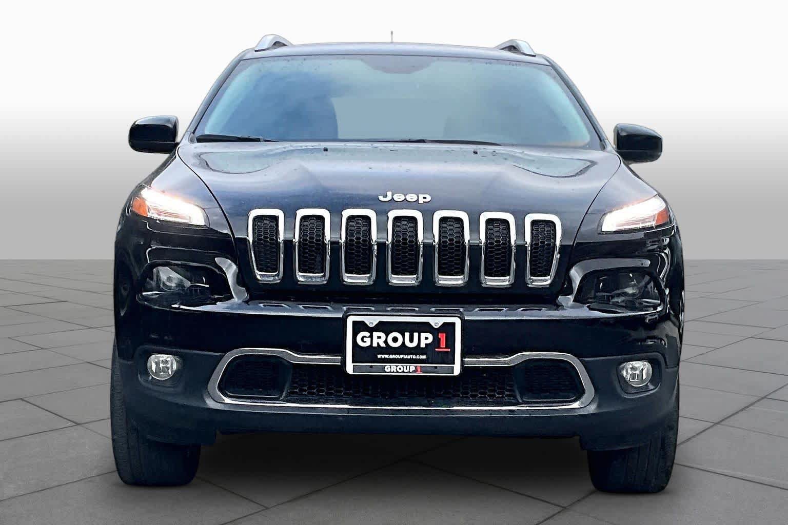 Used 2016 Jeep Cherokee Limited w/ Trailer Tow Group AWD/4WD image 4