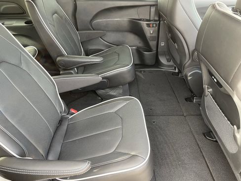 New 2026 Chrysler Pacifica Limited w/ S Appearance Package image 13