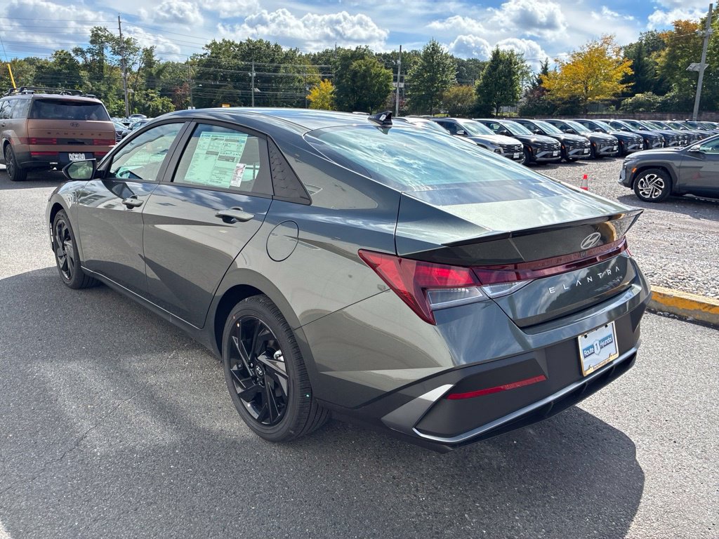 New 2026 Hyundai Elantra SEL Sport FWD image 5