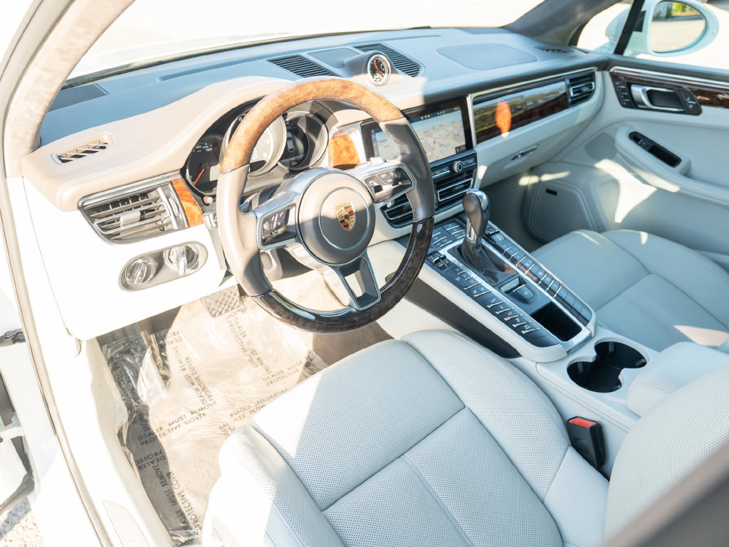 Used 2021 Porsche Macan Turbo AWD/4WD image 11