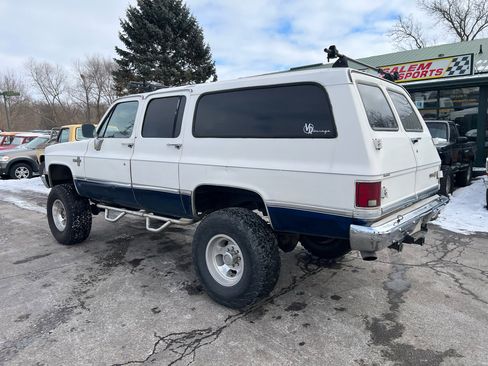 Used 1988 Chevrolet Suburban 2500 image 8