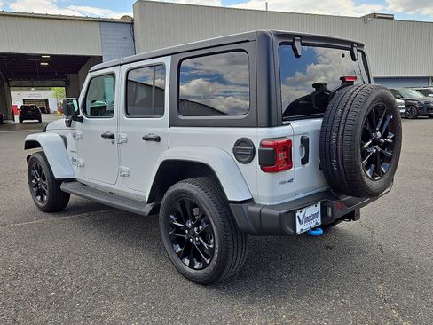 Used 2023 Jeep Wrangler Unlimited Sahara w/ Dual Top Group AWD/4WD image 27
