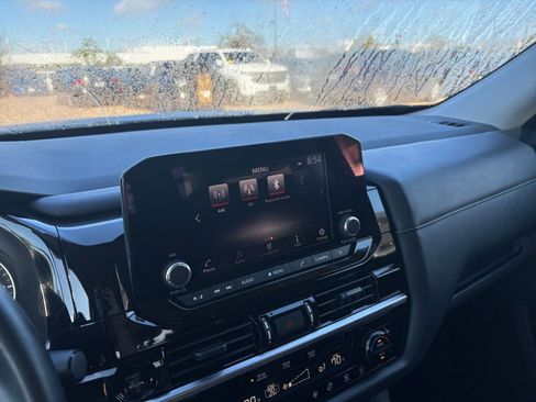 Used 2025 Nissan Pathfinder SV image 20