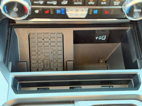 Used 2025 Ford F250 Platinum w/ FX4 Off-Road Package AWD/4WD image 35