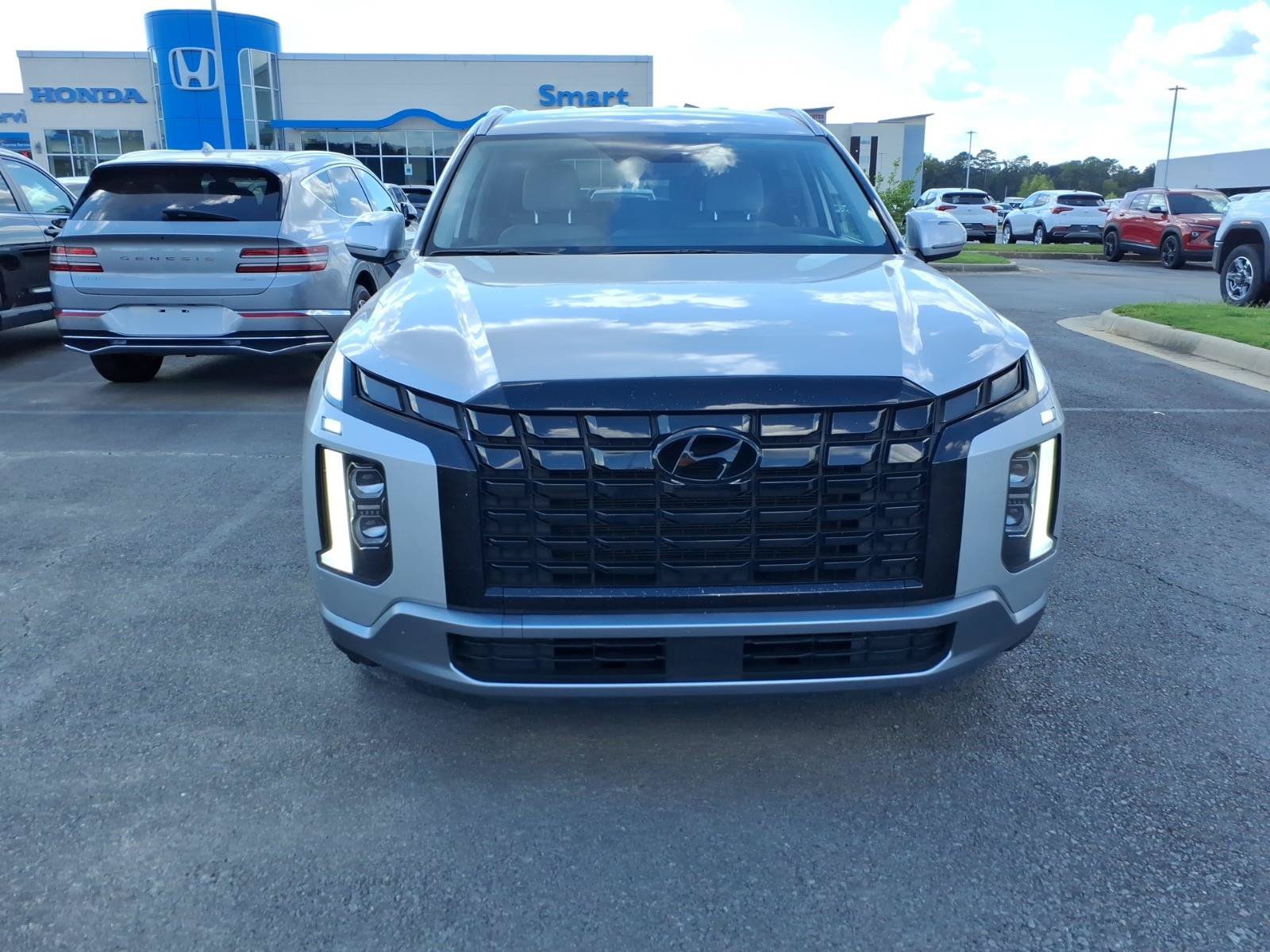 Used 2025 Hyundai Palisade SEL FWD image 2