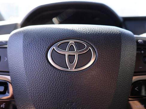 Used 2025 Toyota Camry SE image 26