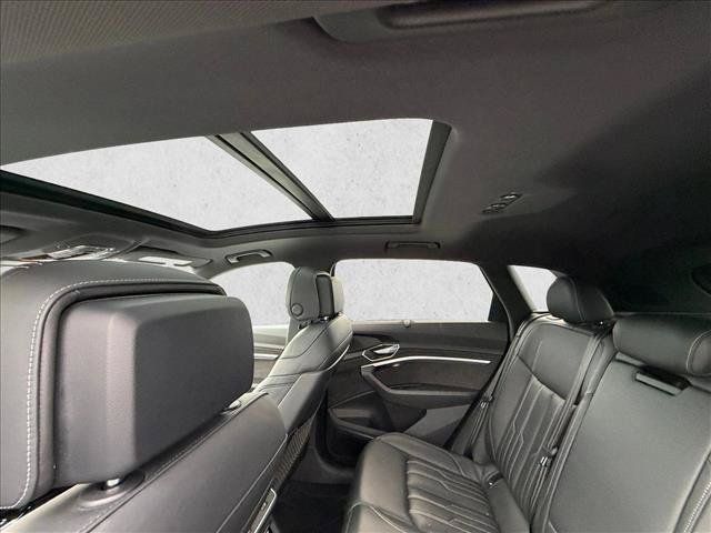 Used 2019 Audi e-tron Prestige w/ Prestige Package AWD/4WD image 21