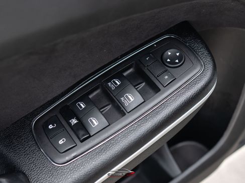 Used 2023 Chrysler 300 C RWD image 36